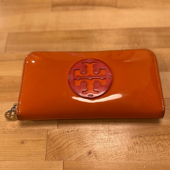 Tory Burch Zip Continental wallet Orange patent leather w/pink leather moniker - Picture 1 of 14